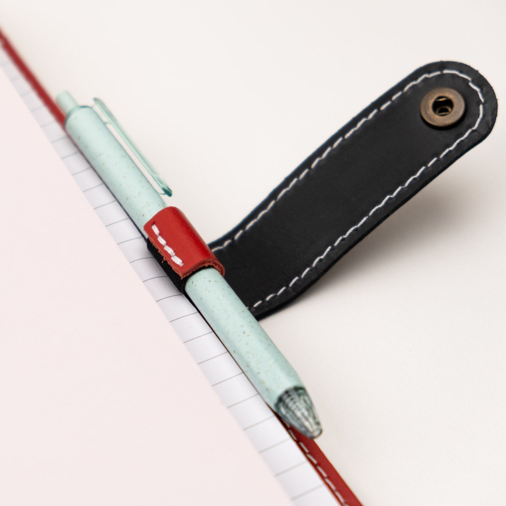 The Mind Map Folio includes the Planner Perfect Daisy Spiral Notebook + Notepad