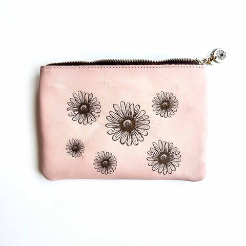 The Summer Daisy Bouquet Engraved Everyday Leather Bag