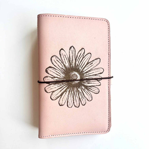 The Summer Everyday Organized Daisy Engraved Leather Traveler's Notebook